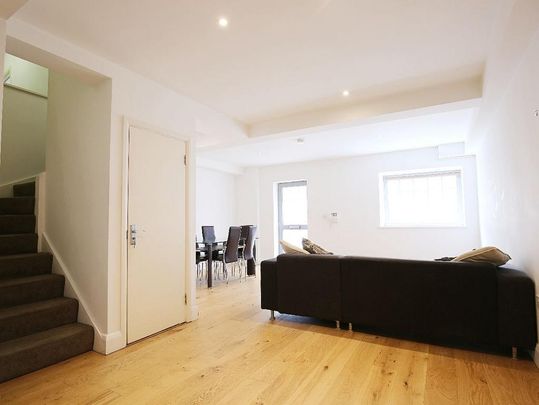 3 bedroom flat to rent - Photo 1