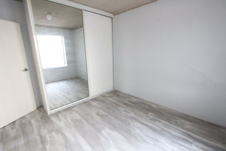 Immaculate 1st Floor Apartment Close to All Amenities - Photo 5