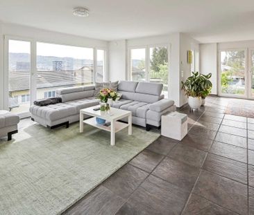 Exclusively above the rooftops of Zurich: privacy meets skyline - Photo 3