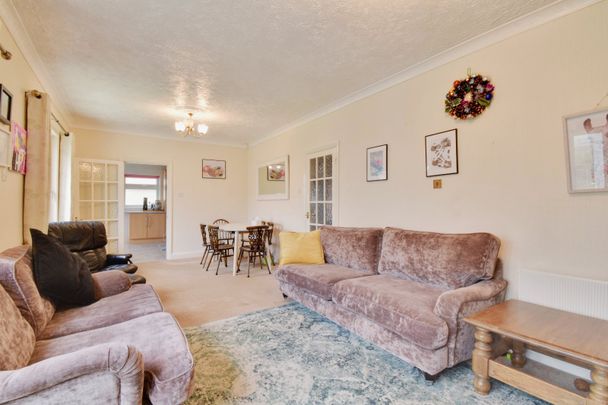 3 bedroom bungalow to rent - Photo 1