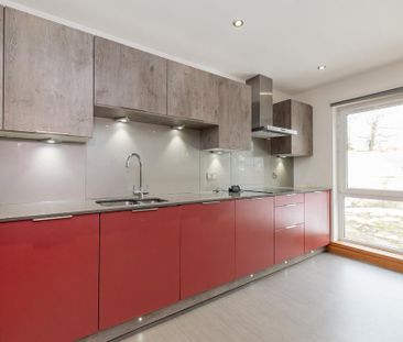 4 bedroom end of terrace house to rent - Photo 5