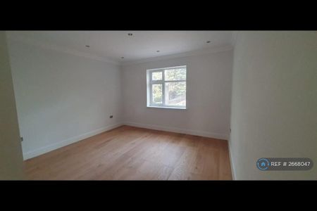3 bedroom flat to rent - Photo 5