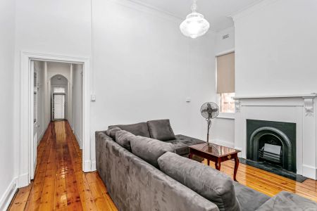 Low maintenance three bedroom close to cbd - Photo 2