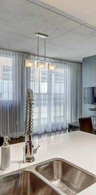 Montreal Furnished Condo Rental - Gorgeous 2 Bed, 2 Bath in Old Port - Photo 1