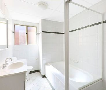 2 Bedroom, 2 Bathroom unit in quiet & leafy May Street - Photo 2