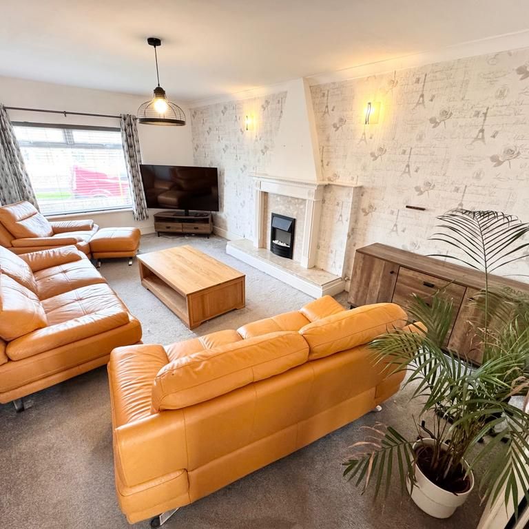 3 bedroom semi-detached house to rent - Photo 1