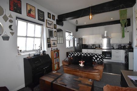 2 bedroom flat to rent - Photo 2