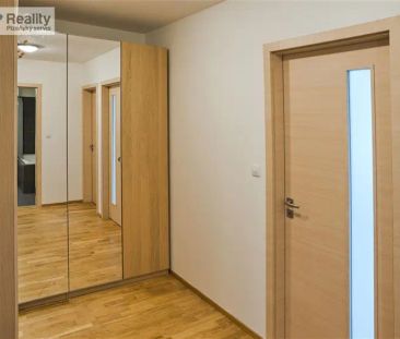 Pronájem bytu 2+kk s lodžií a garážovým stání, Lidická ul. Plzeň - Photo 1