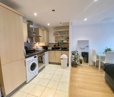 2 bedroom Flat To Let - Photo 4