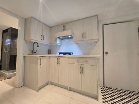 For Lease - 1078 Sawyer Avenue, Mississauga, Ontario - Photo 4