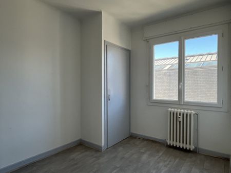 Location Appartement 4 pièces 65m² CHAMBERY 73000 - Photo 4
