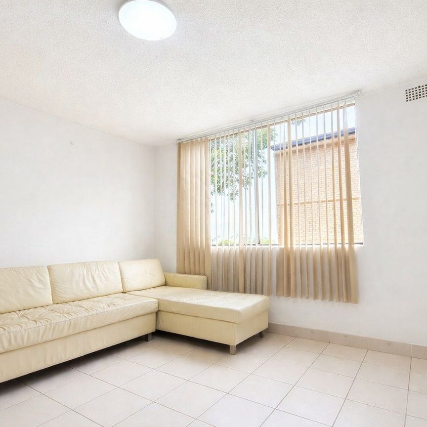 WELL-PRESENTED 2-BEDROOM UNIT IN A GOOD CABRAMATTA LOCATION - Photo 1