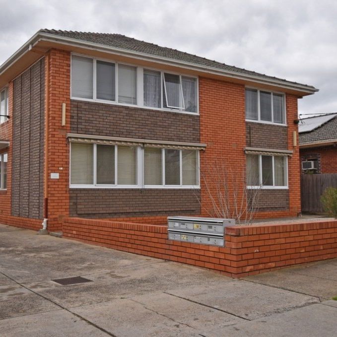 Spacious Apartment in the Heart of Bentleigh - Photo 1