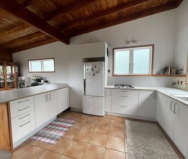 Charming 3BR Home Near Muriwai Beach! - Photo 1