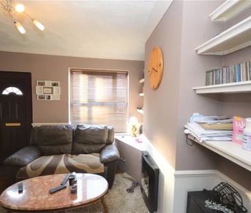 2 Bed Terraced House, Winsdon Road, LU1 - Photo 1
