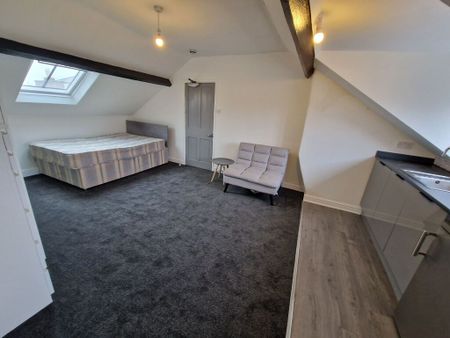 7 Bed Student Accommodation - Photo 3