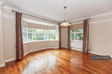 4 bedroom detached house to rent - Photo 2