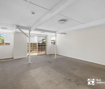 CHARMING FAMILY HOME IN BEAUTIFUL WYNNUM - Photo 5