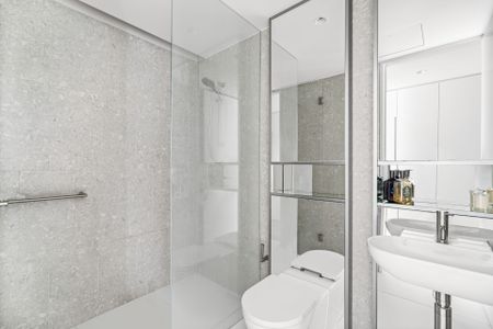 Designer Apartment with Stunning District Views in Randwick's Newmarket Development - Photo 5