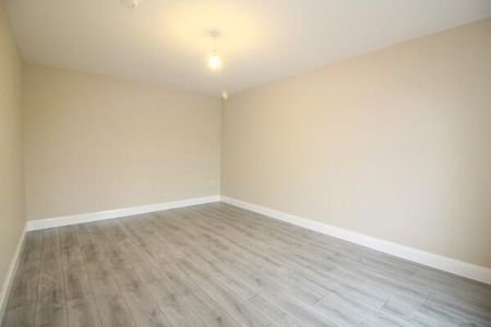 15 Sir Richard Wallace Gardens, Lisburn, BT28 3FL - Photo 2