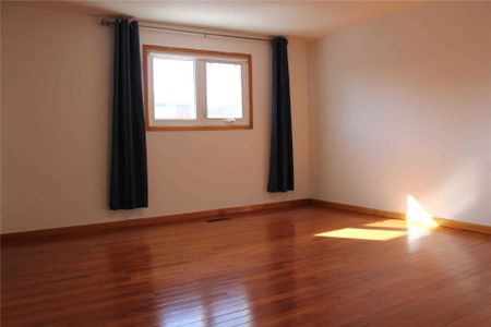 For Lease - 31 Rainthorpe Crescent, Toronto, Ontario - Photo 2