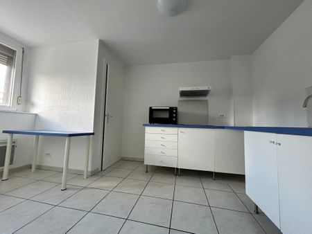 Location Appartement 2 pièces 64 m2 à Saint-Dié-des-Vosges - Photo 2
