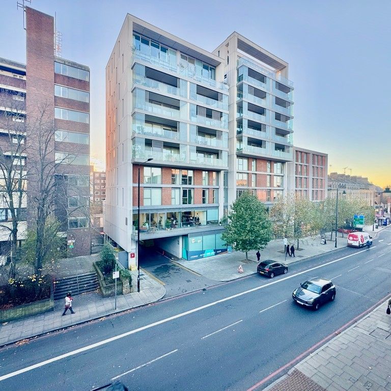 2 Bedroom Apartment, Upper Richmond Road, London - Photo 1