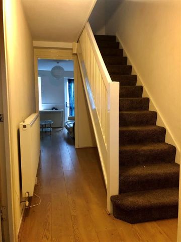 3 Bed Terraced House, Birch Close, E16 - Photo 4