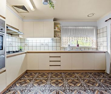 3 BEDROOM HOME IN GREAT LOCATION - Photo 5