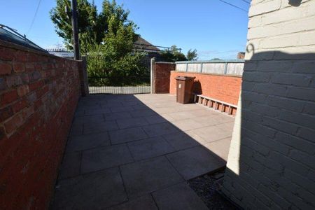 2 bedroom terraced house to rent - Photo 5