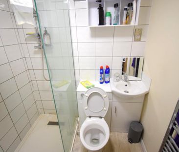 1 bedroom in a house share to rent - Photo 5