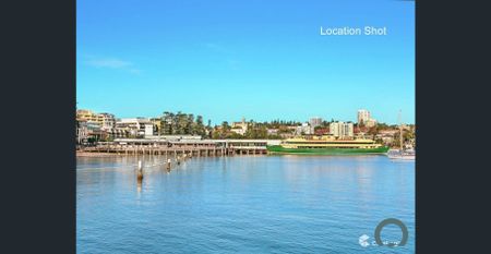 Top-Floor Apartment with Panoramic Views - Photo 4