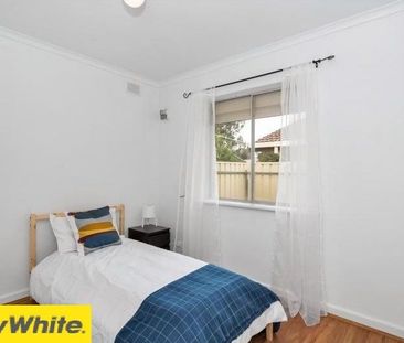 Beautifully Renovated Unit In Stunning Location - Photo 4