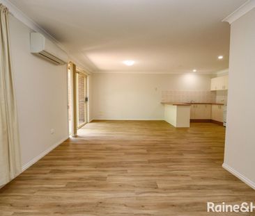 THREE BEDROOM UNIT - Close to town Available 15.12.2025 - Photo 2