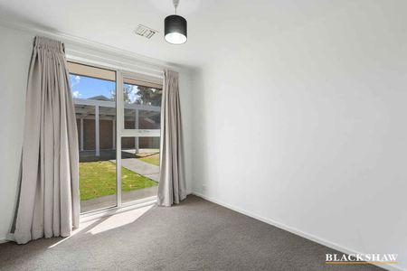 Modern two bedroom home with large private yard - Photo 4