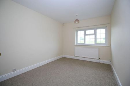 4 bedroom detached house to rent - Photo 5