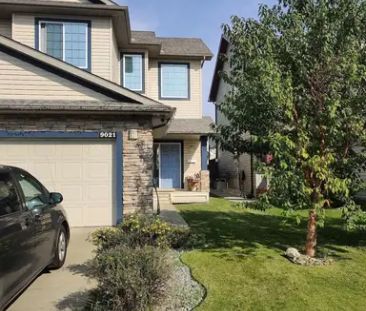 3 Bedrooms Duplex House in South Terwillegar for Rent | 9021 Scott Crescent Northwest, Edmonton - Photo 1