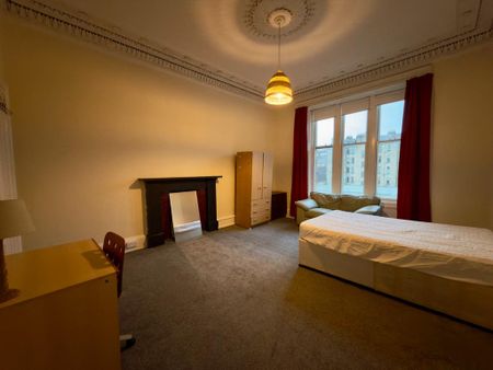 4 bedroom flat to rent - Photo 3
