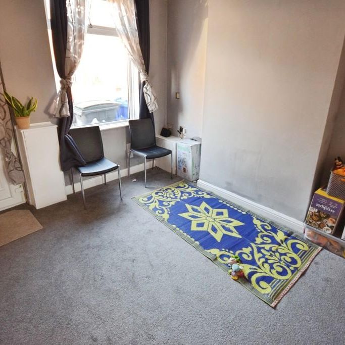 2 bedroom end of terrace house to rent - Photo 1