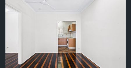 CHARACTER HOME WITH LARGE SHED NEAR CAIRNS CBD - Photo 3