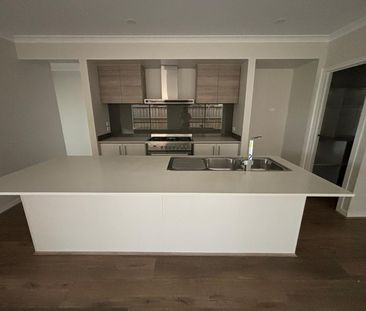 Gorgeous Family Home! - Photo 2