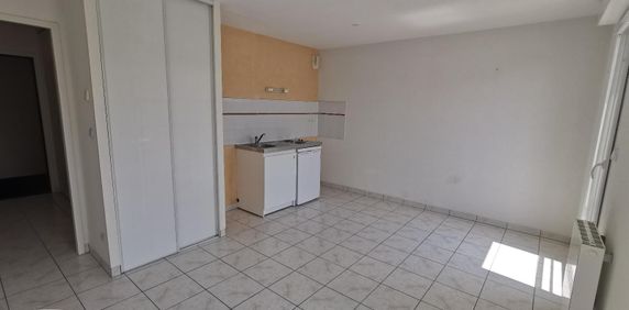 Location Appartement 1 pièce 24m² ANGOULEME 16000 - Photo 2