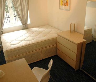 St Davids Square, London, E14 - Photo 2