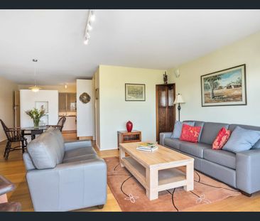 Sunset Views Wembley Apartment - Photo 1