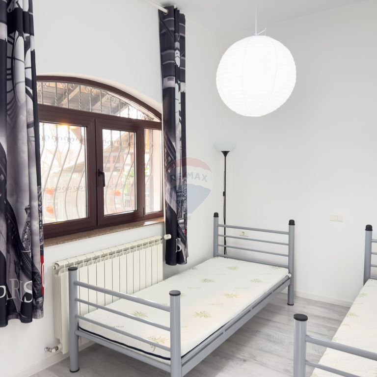 De închiriat: Apartament modern și primitor – Utilit?... - Fotografie 1