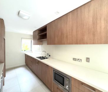 Near new two bedroom + study townhouse - Photo 3