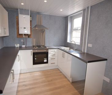 To Let 3 Bed Semi-Detached House - Photo 1