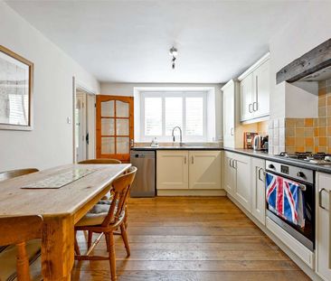 Charming two bedroom cottage in the heart of Stow-on-the-Wold. - Photo 1