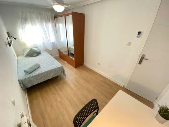 Calle de Benalmádena, Madrid, Community of Madrid 28018 - Photo 1