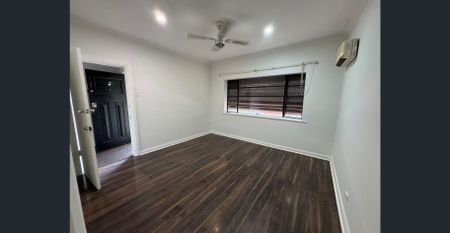 Unfurnished Three-bedroom house for rent - Photo 2